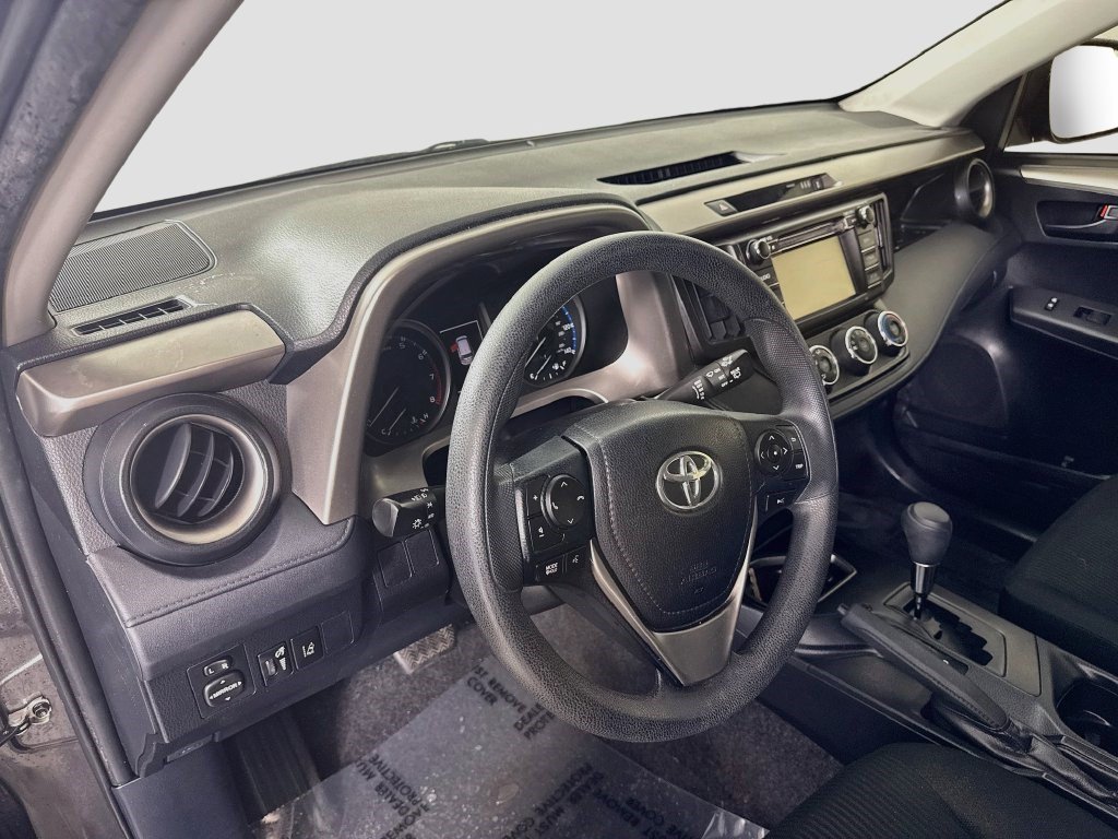 Used 2018 Toyota RAV4 LE FWD image 21