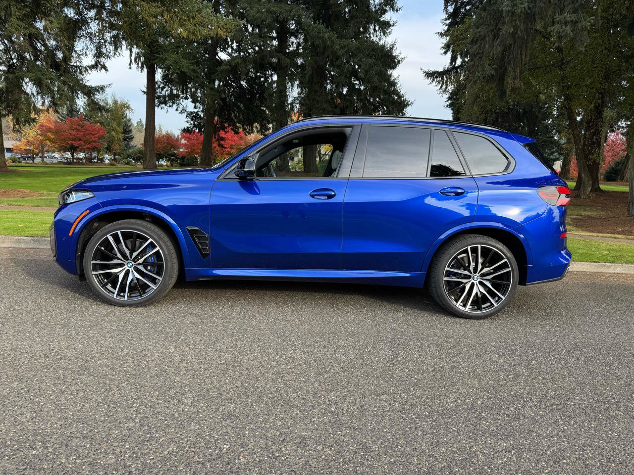 Used 2025 BMW X5 M60i AWD/4WD image 2