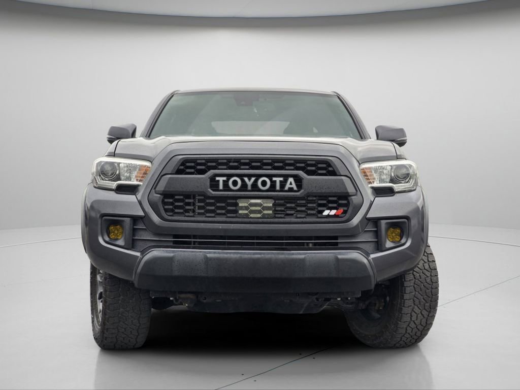 Used 2019 Toyota Tacoma TRD Off-Road w/ Technology Package AWD/4WD image 3