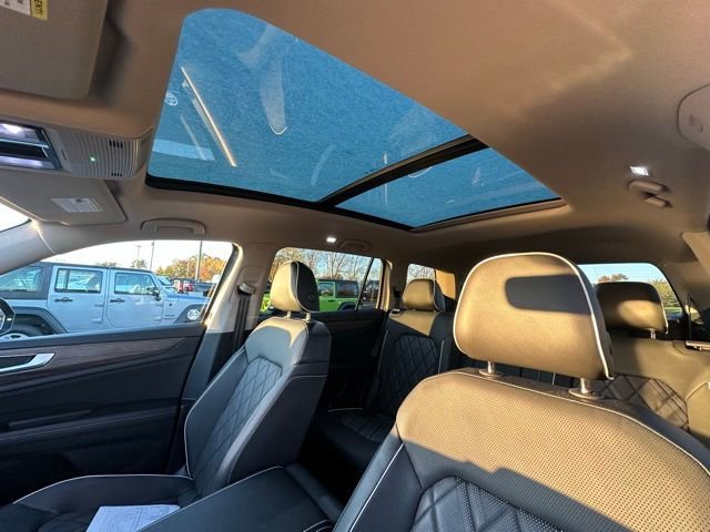 Used 2024 Volkswagen Atlas SEL Premium R-Line image 26