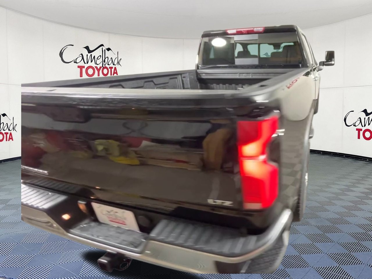 Used 2025 Chevrolet Silverado 3500 LTZ w/ LTZ Convenience Package AWD/4WD image 9