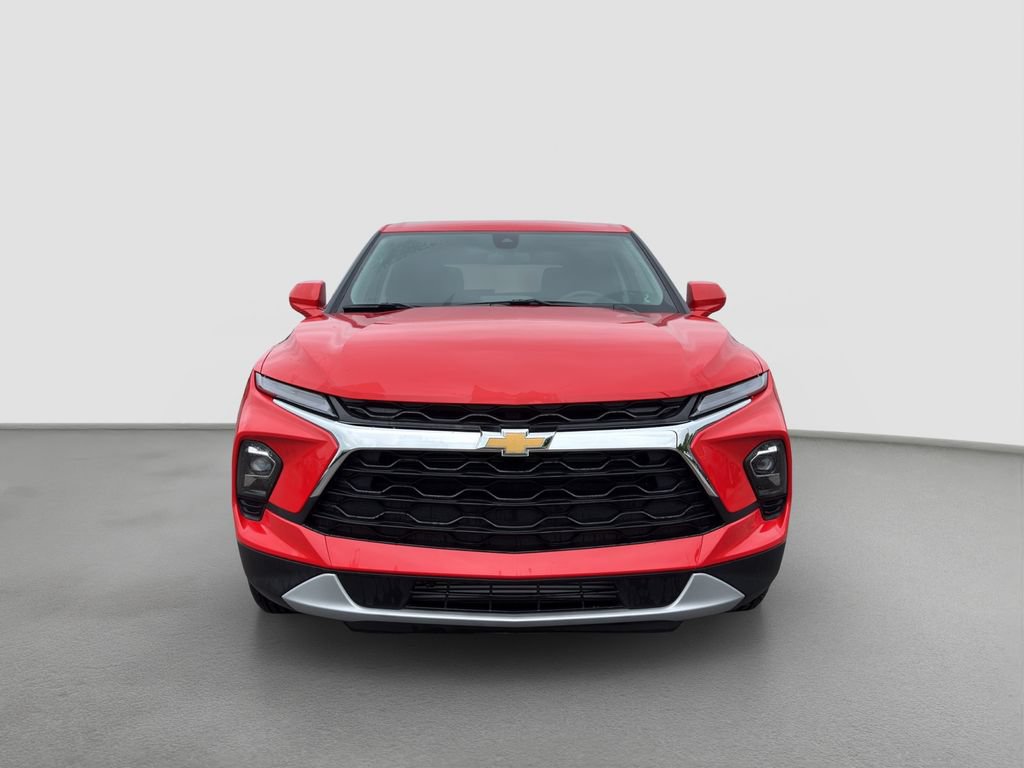 Used 2026 Chevrolet Blazer LT FWD image 2