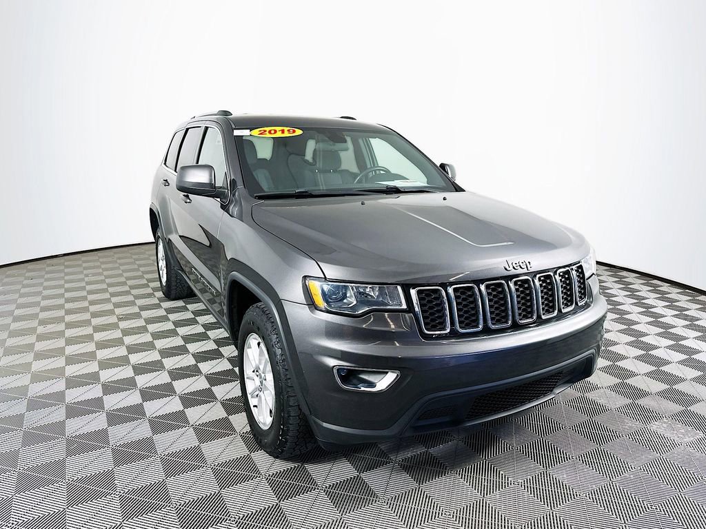 Used 2019 Jeep Grand Cherokee Laredo w/ Security & Convenience Group AWD/4WD image 3