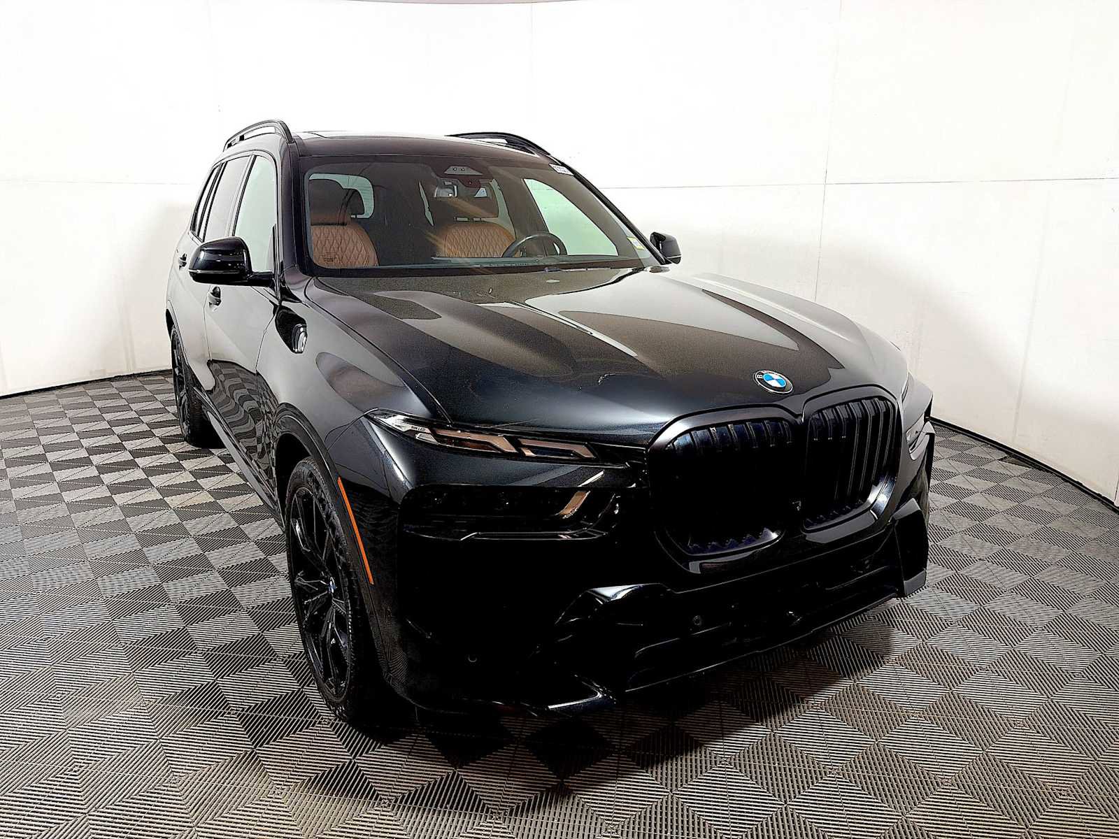 Certified 2024 BMW X7 xDrive40i w/ M Sport Package AWD/4WD image 2