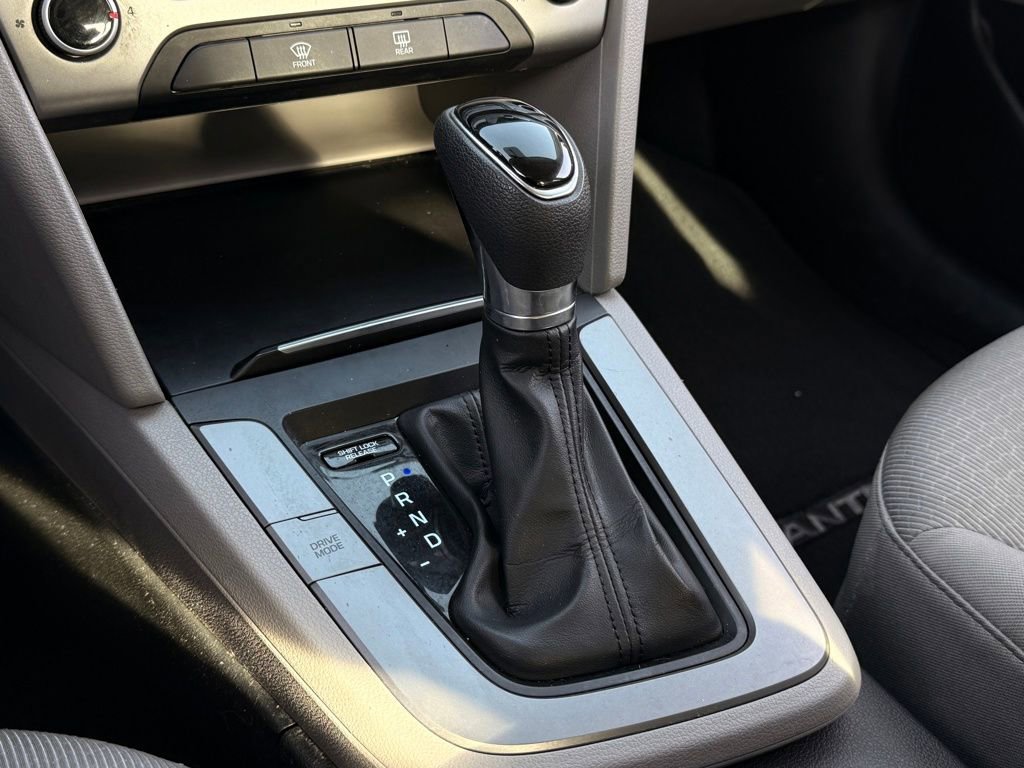 Used 2017 Hyundai Elantra SE image 18