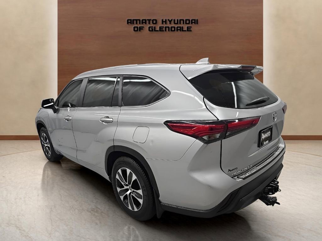 Used 2023 Toyota Highlander Limited image 4