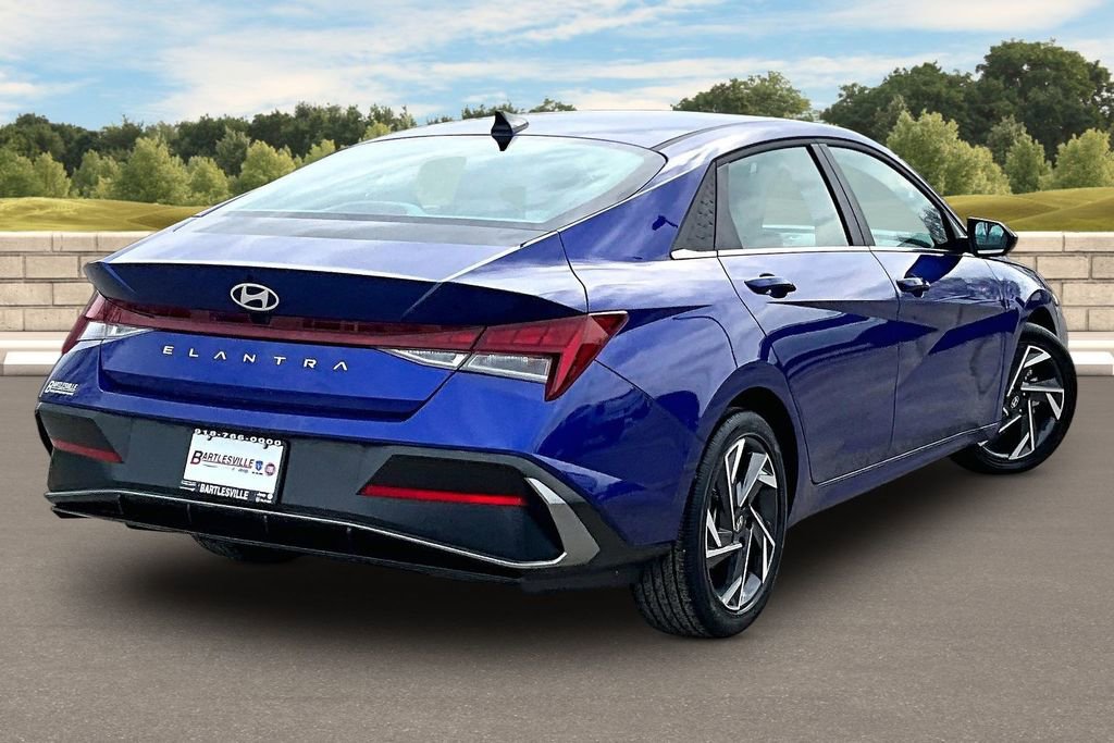Used 2025 Hyundai Elantra SEL image 9