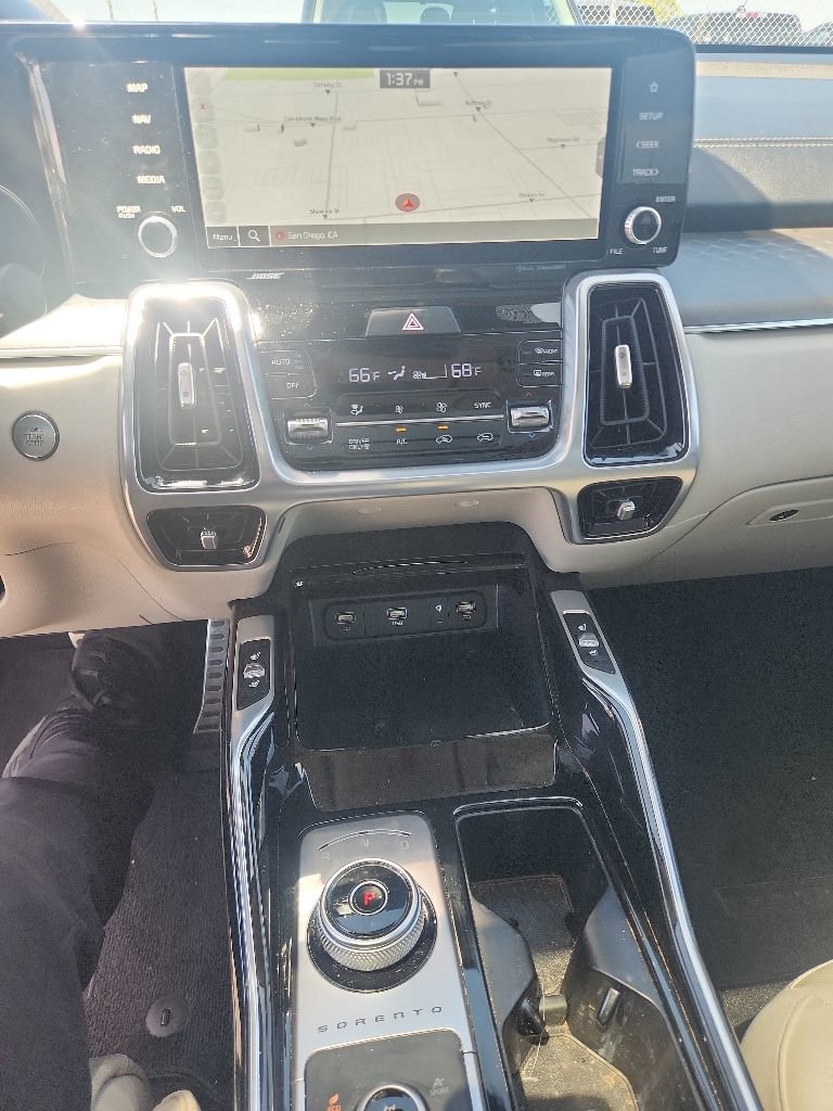 Certified 2023 Kia Sorento SX Prestige w/ Panoramic Sunroof Package AWD/4WD image 23