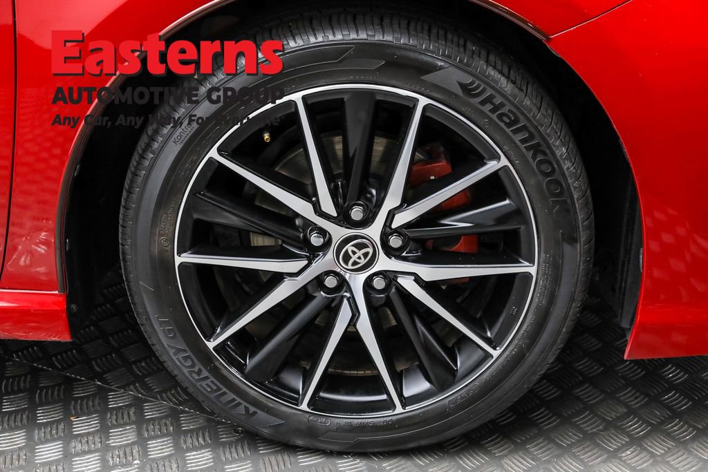 Used 2021 Toyota Camry SE w/ Cold Weather Package image 30