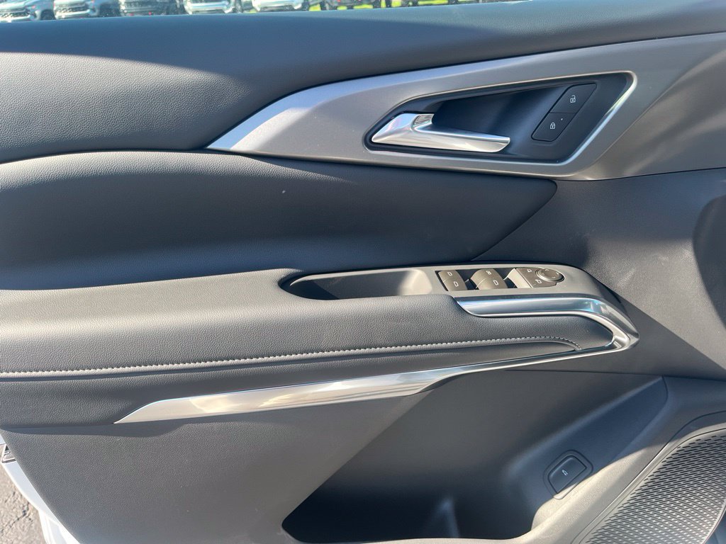 New 2027 Chevrolet Traverse LT w/ Midnight/Sport Edition FWD image 13