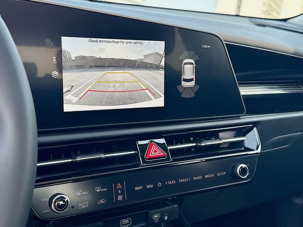 New 2025 Kia Niro SX Touring image 23