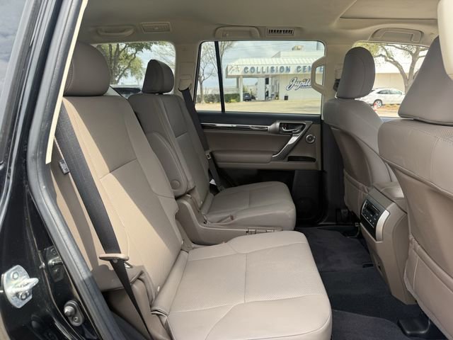 Used 2023 Lexus GX 460 Premium w/ Accessory Package image 32