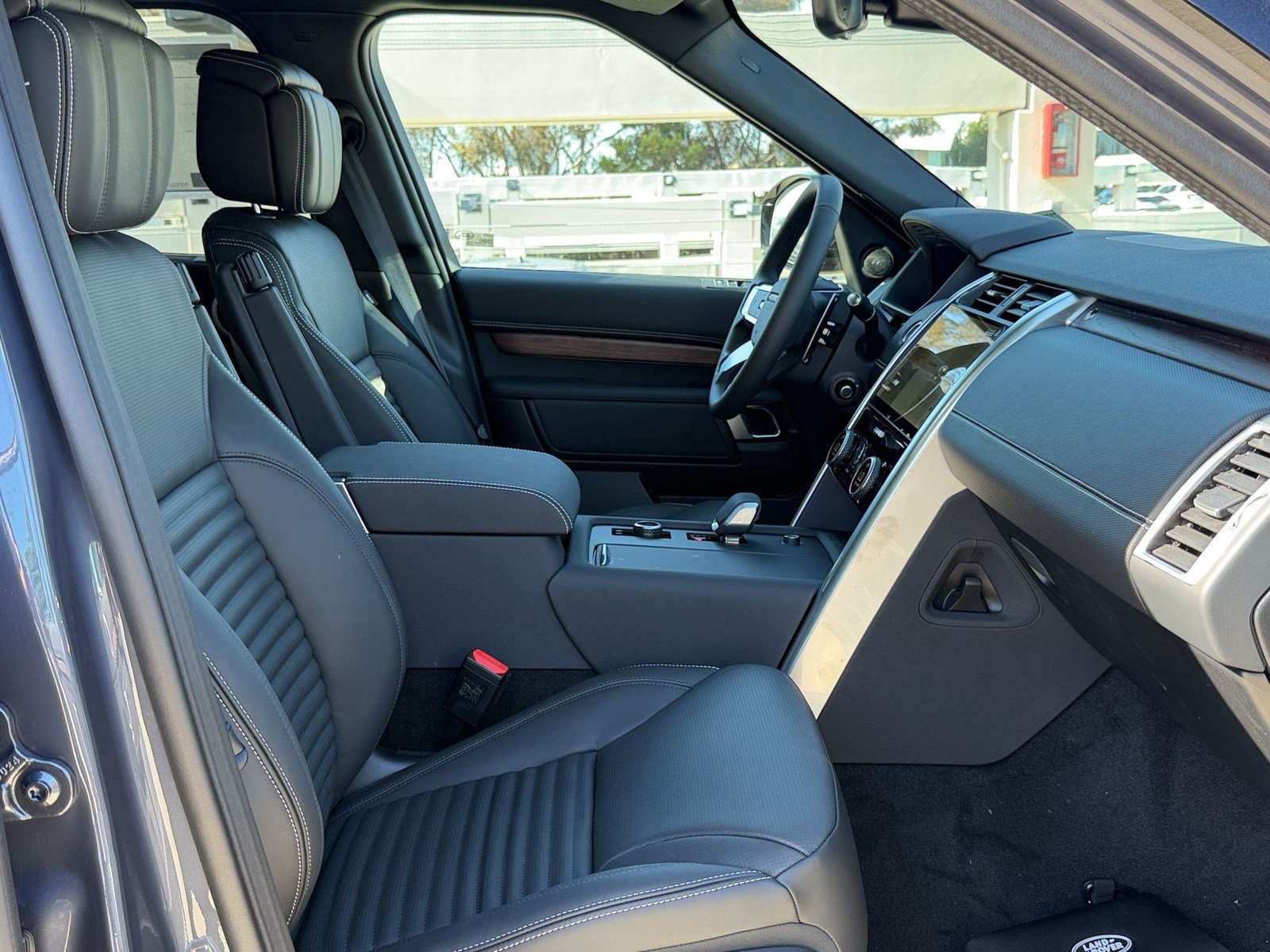 New 2026 Land Rover Discovery Dynamic SE AWD/4WD image 26