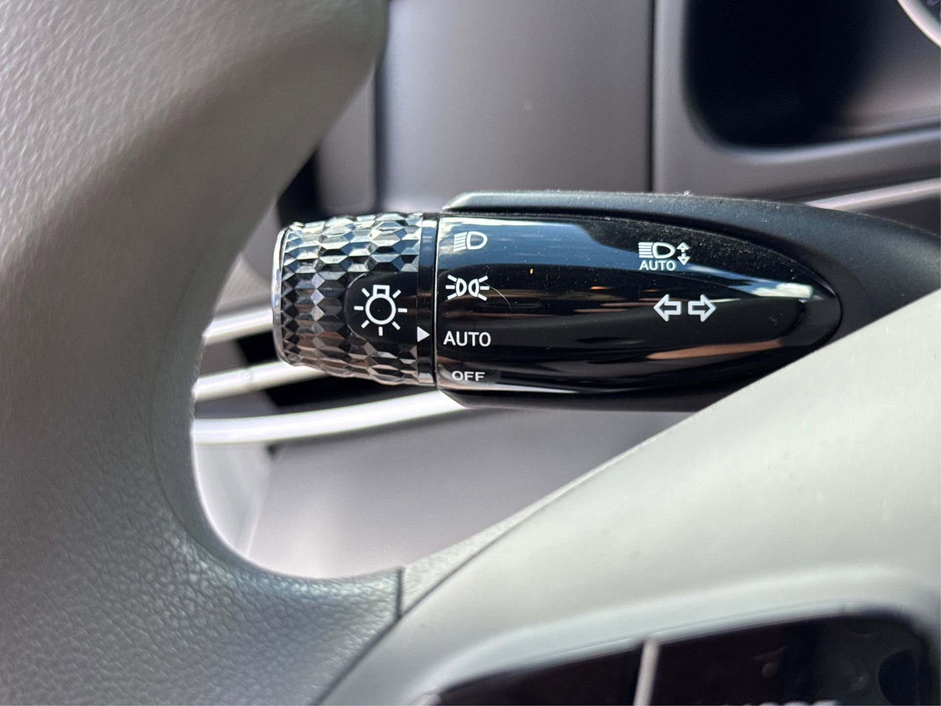 Used 2023 Hyundai Elantra SEL w/ Cargo Package image 23