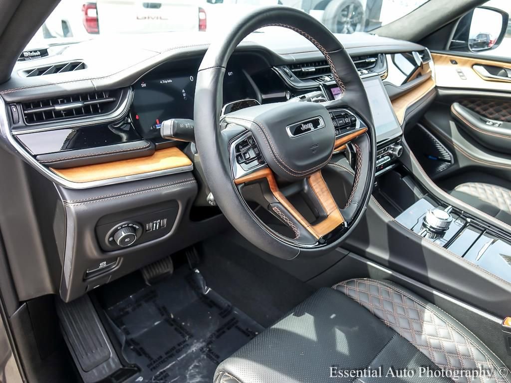 Used 2025 Jeep Grand Cherokee L Summit image 10