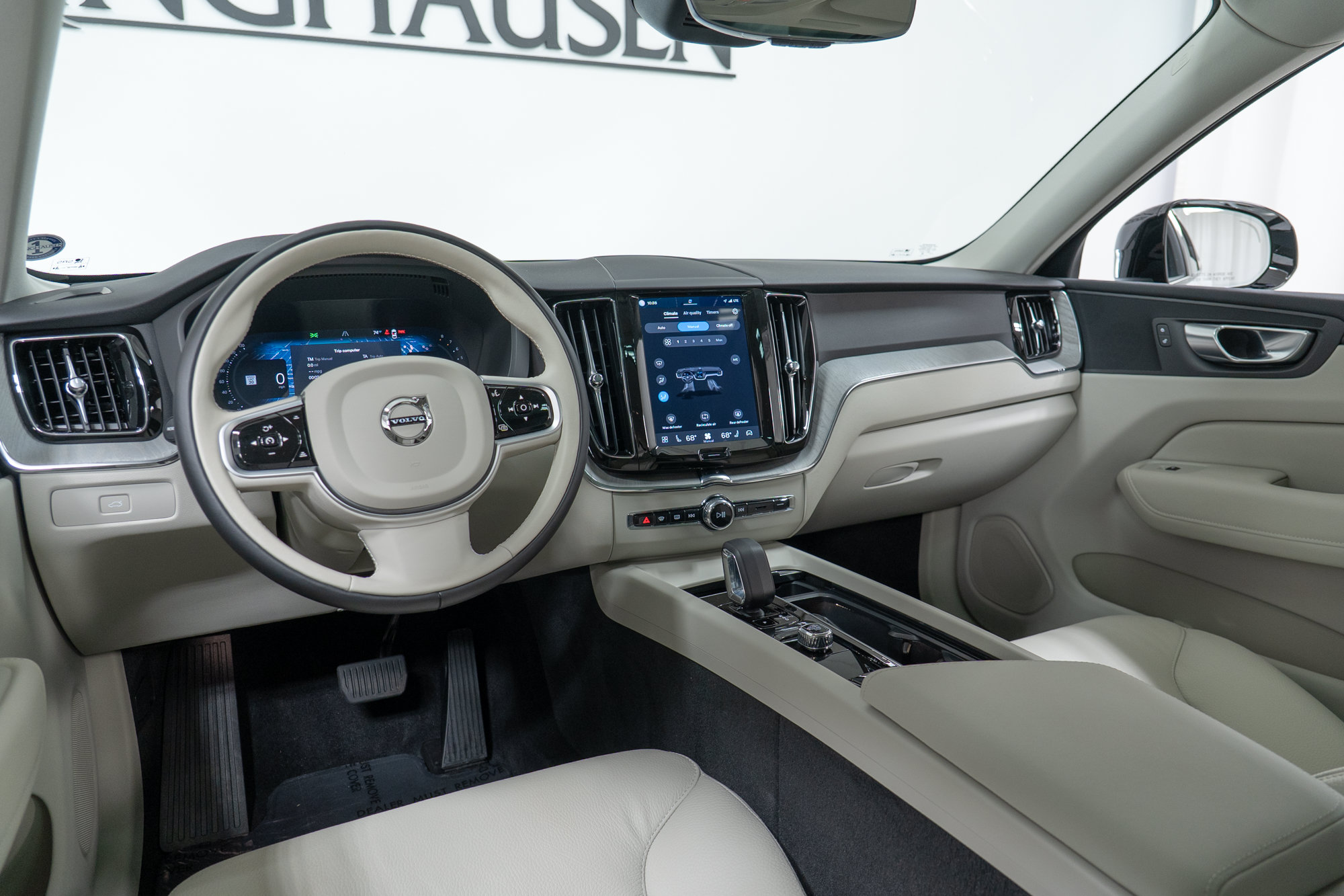 Certified 2025 Volvo XC60 B5 Plus AWD/4WD image 16