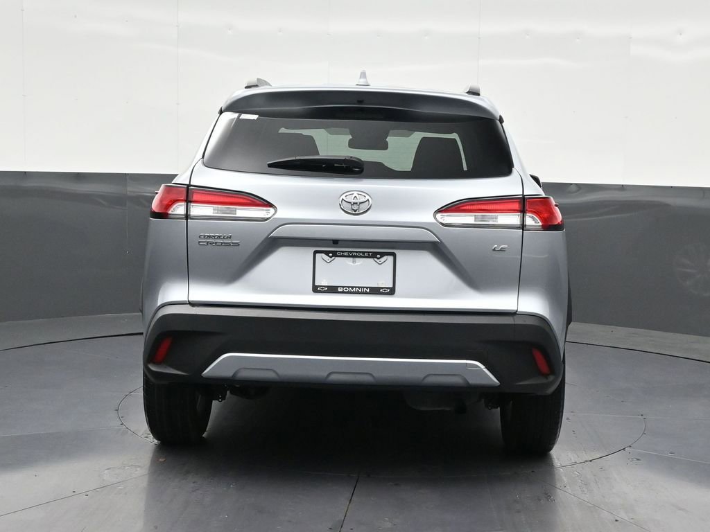 Used 2024 Toyota Corolla Cross LE image 4