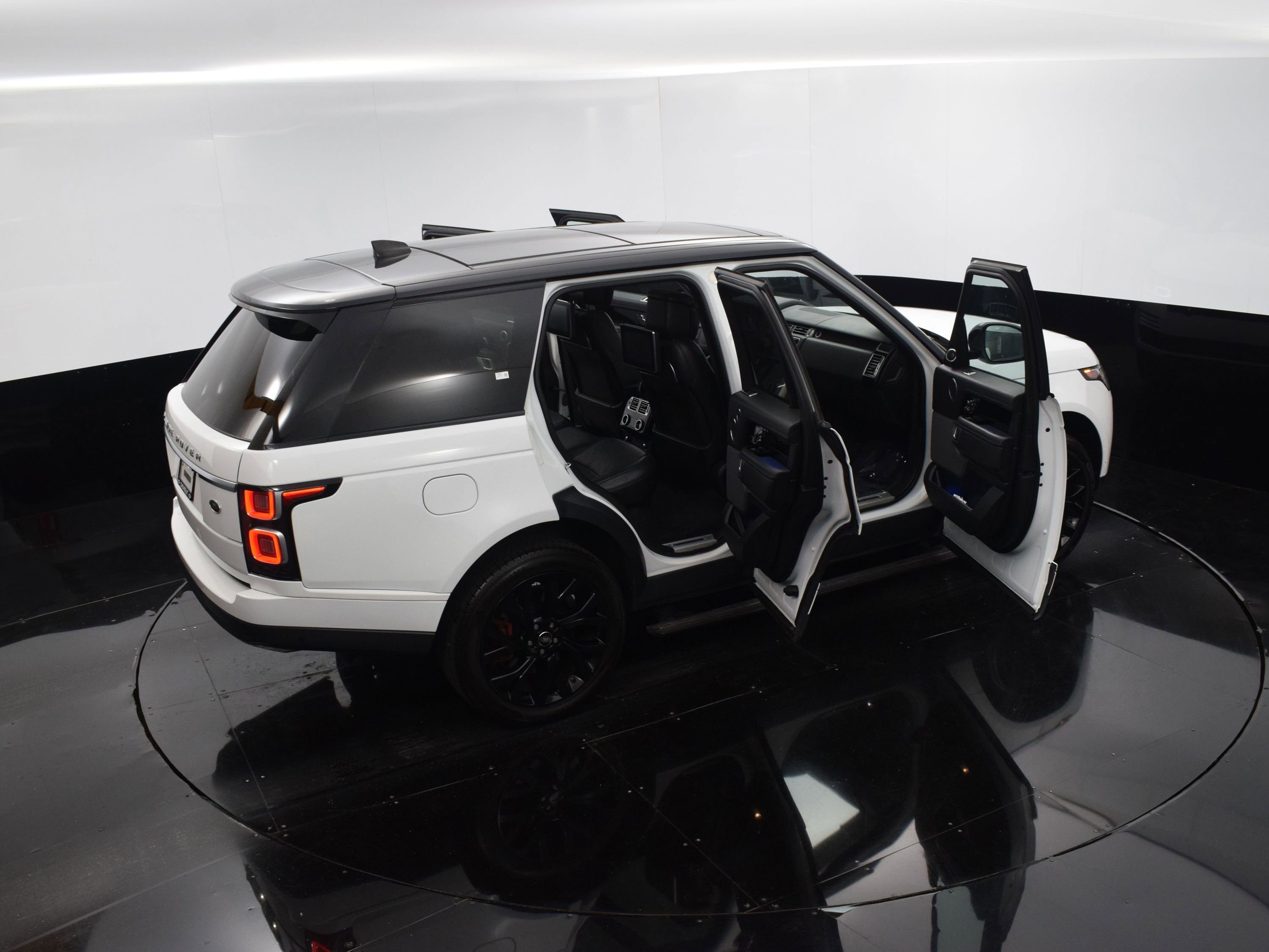 Used 2019 Land Rover Range Rover Autobiography image 40