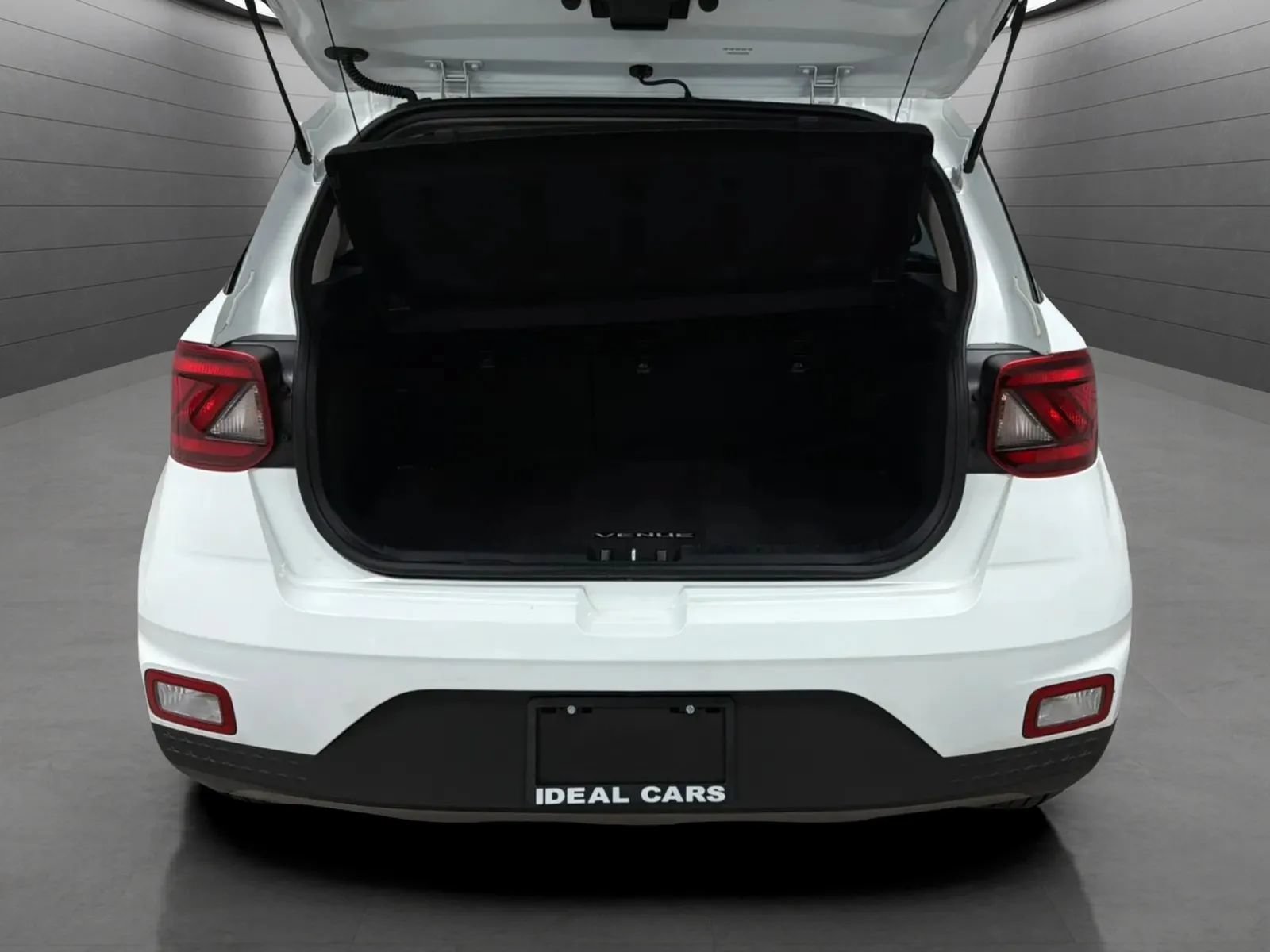 Used 2025 Hyundai Venue SEL FWD image 9
