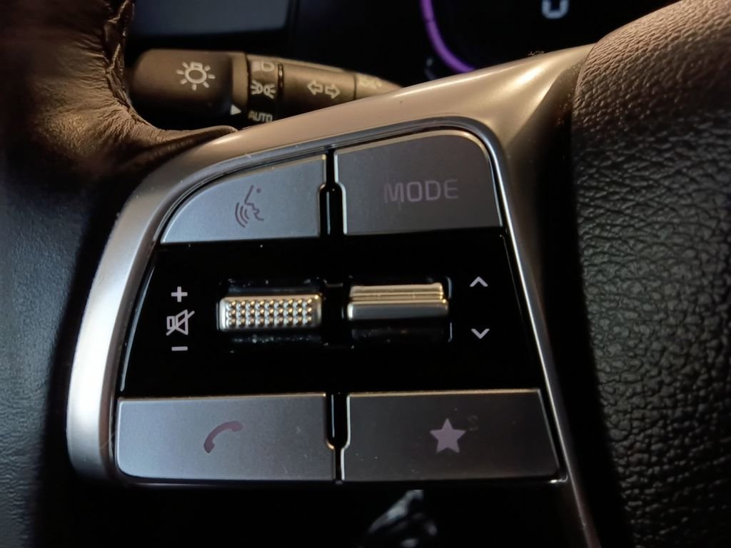 Used 2025 Kia Telluride AWD image 11