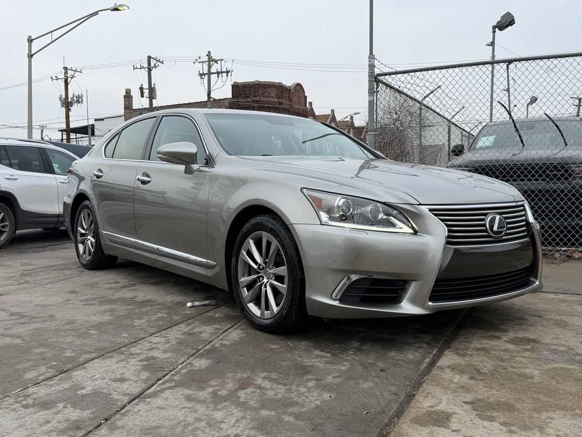 Used 2016 Lexus LS 460 AWD image 3