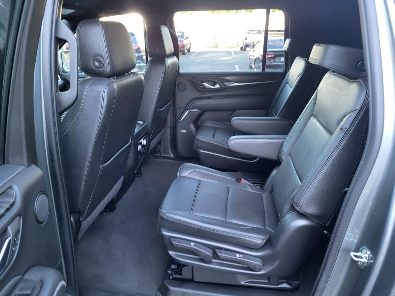 Used 2022 GMC Yukon XL Denali AWD/4WD image 14