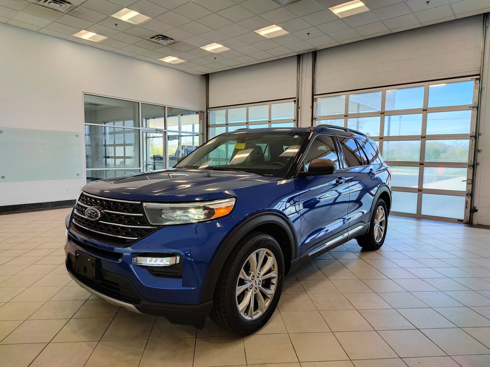 Used 2020 Ford Explorer XLT w/ Equipment Group 202A image 6