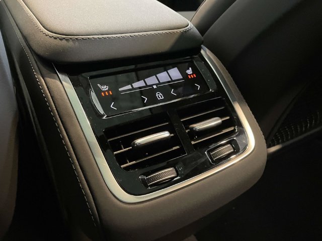 New 2026 Volvo XC90 B6 Plus w/ Protection Package Premier AWD/4WD image 24