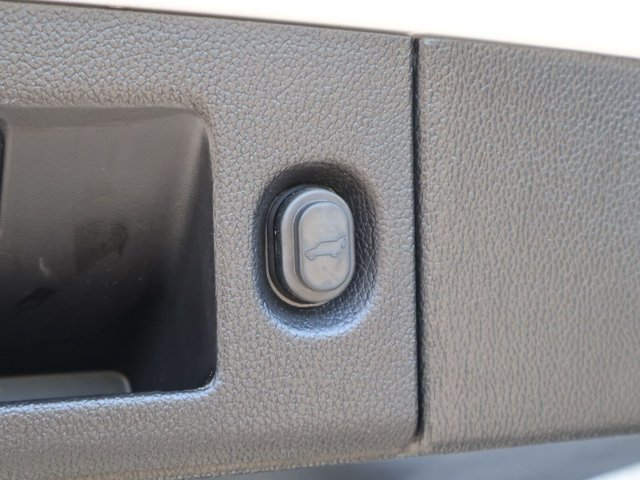 Used 2017 Cadillac Escalade Platinum AWD/4WD image 7