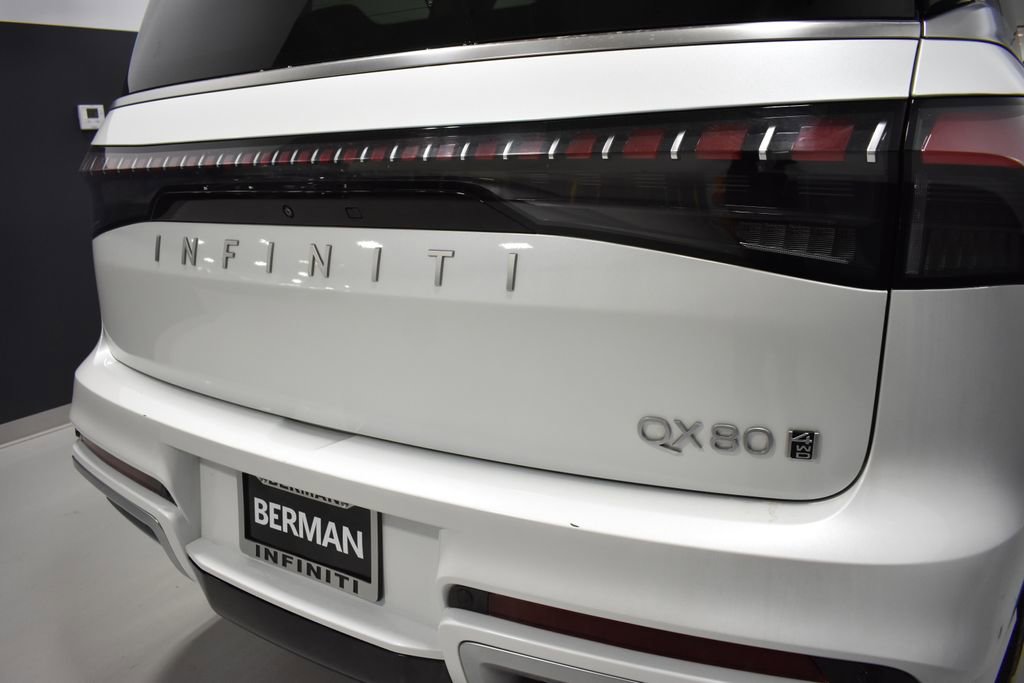 Used 2025 INFINITI QX80 Sensory AWD/4WD image 12
