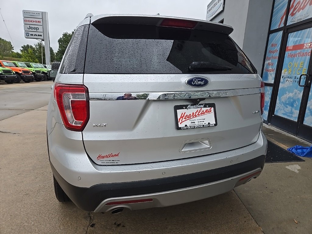 Used 2017 Ford Explorer XLT image 12
