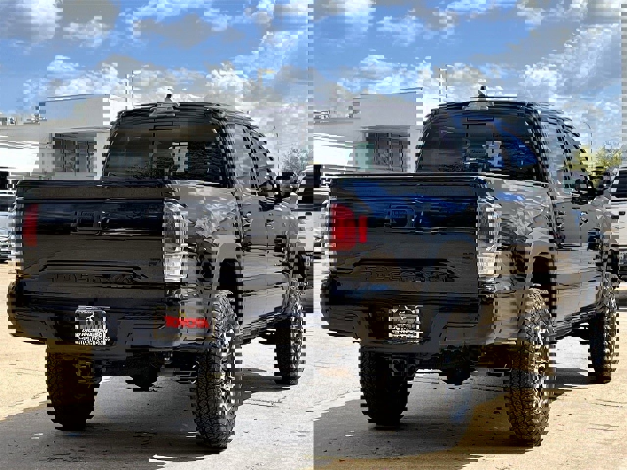 Used 2022 Toyota Tacoma TRD Off-Road w/ Technology Package image 4