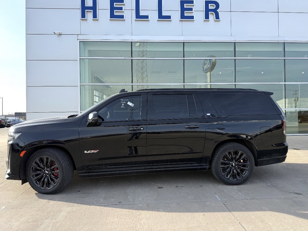 Used 2023 Cadillac Escalade ESV V w/ LPO, ONYX Package image 3