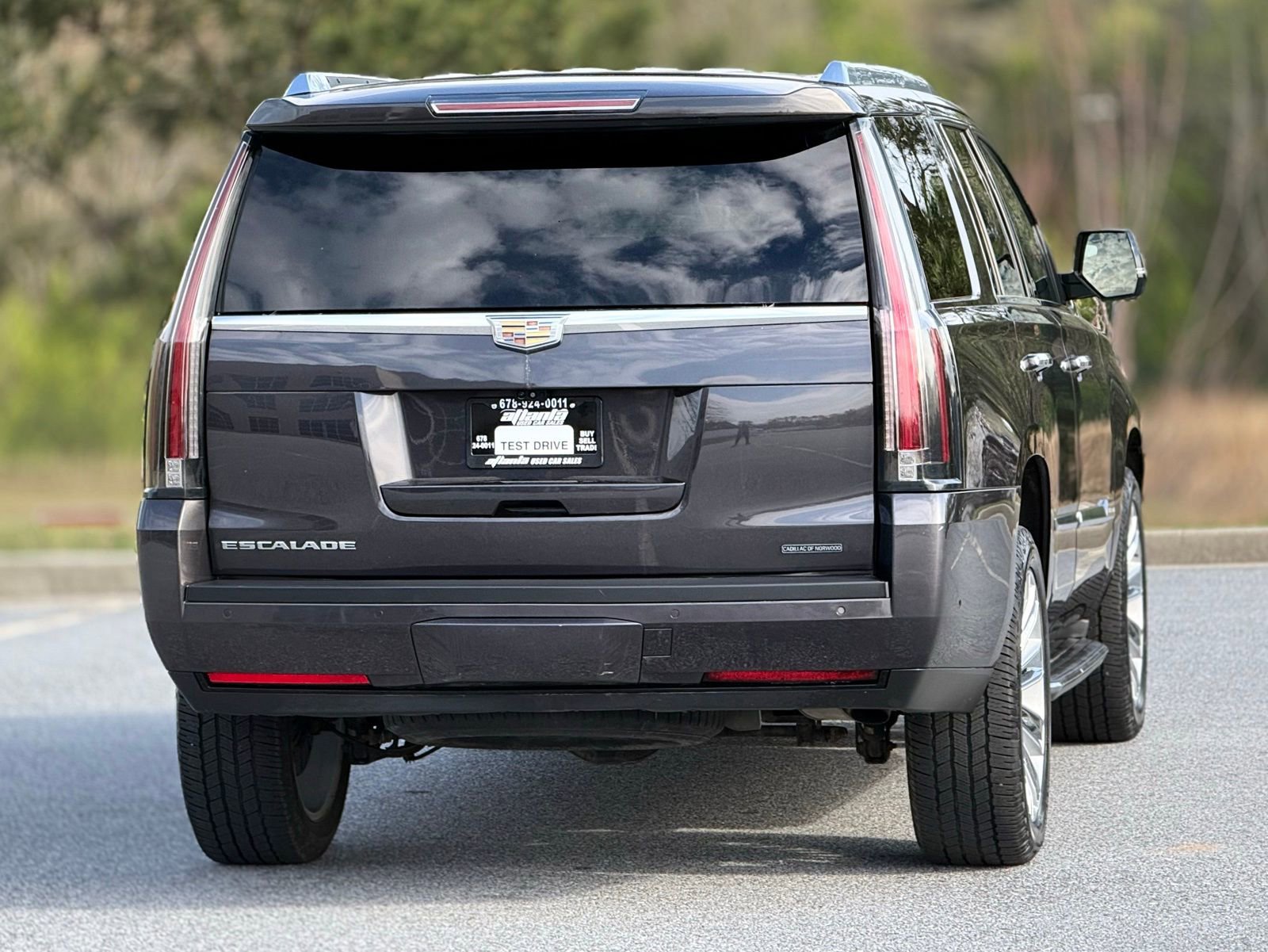 Used 2018 Cadillac Escalade Luxury image 6