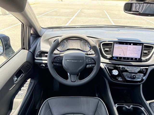 New 2027 Chrysler Pacifica Limited FWD image 19