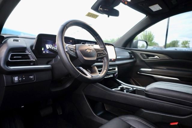 Used 2025 Chevrolet Traverse LT image 22