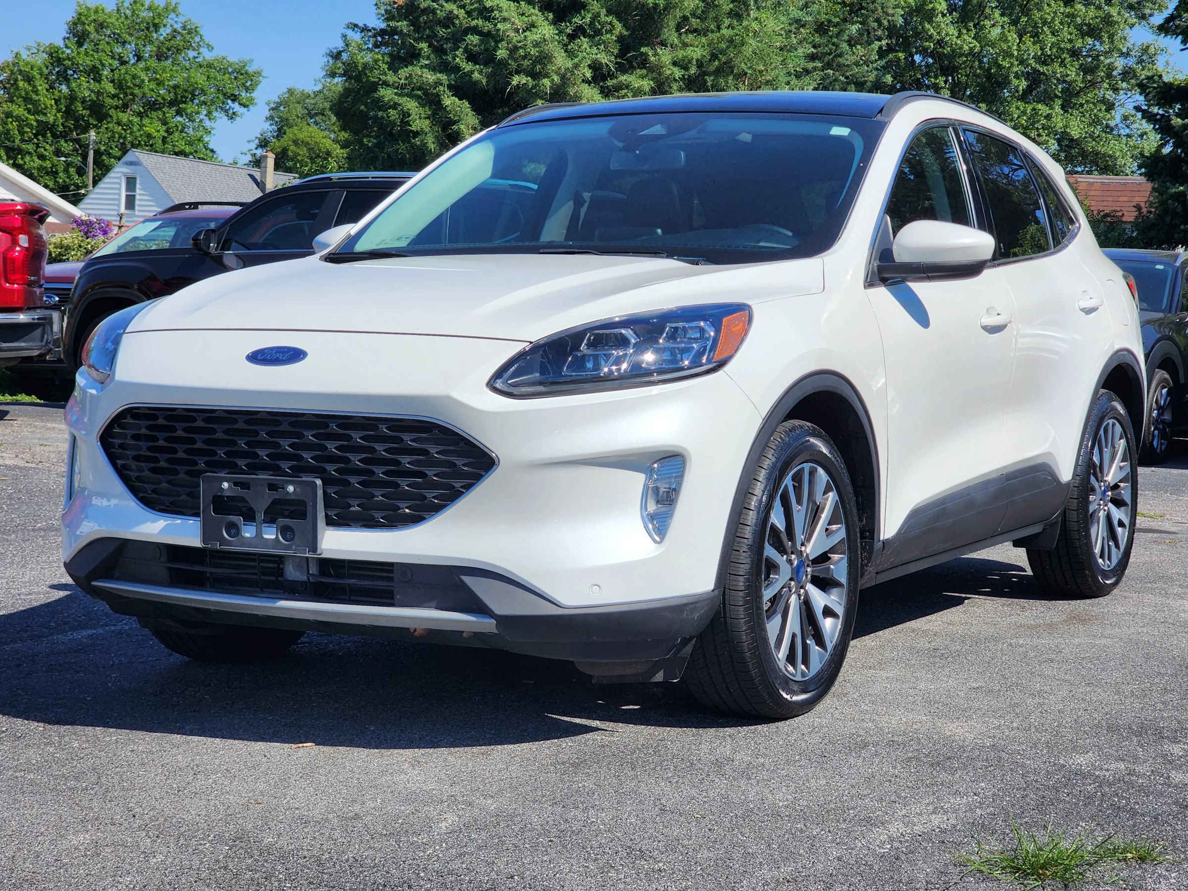 Used 2022 Ford Escape Titanium w/ Class II Trailer Tow Package AWD/4WD image 3