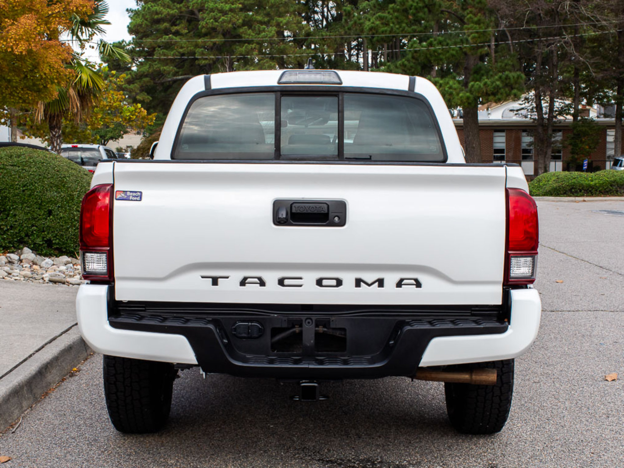 Used 2018 Toyota Tacoma SR RWD image 4