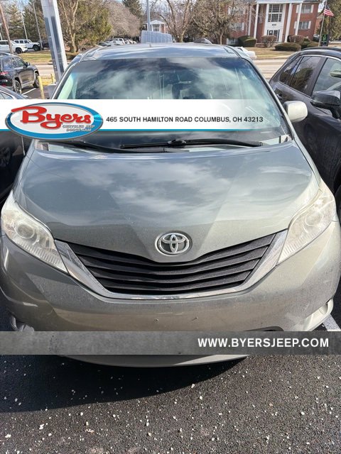 Used 2013 Toyota Sienna LE image 1