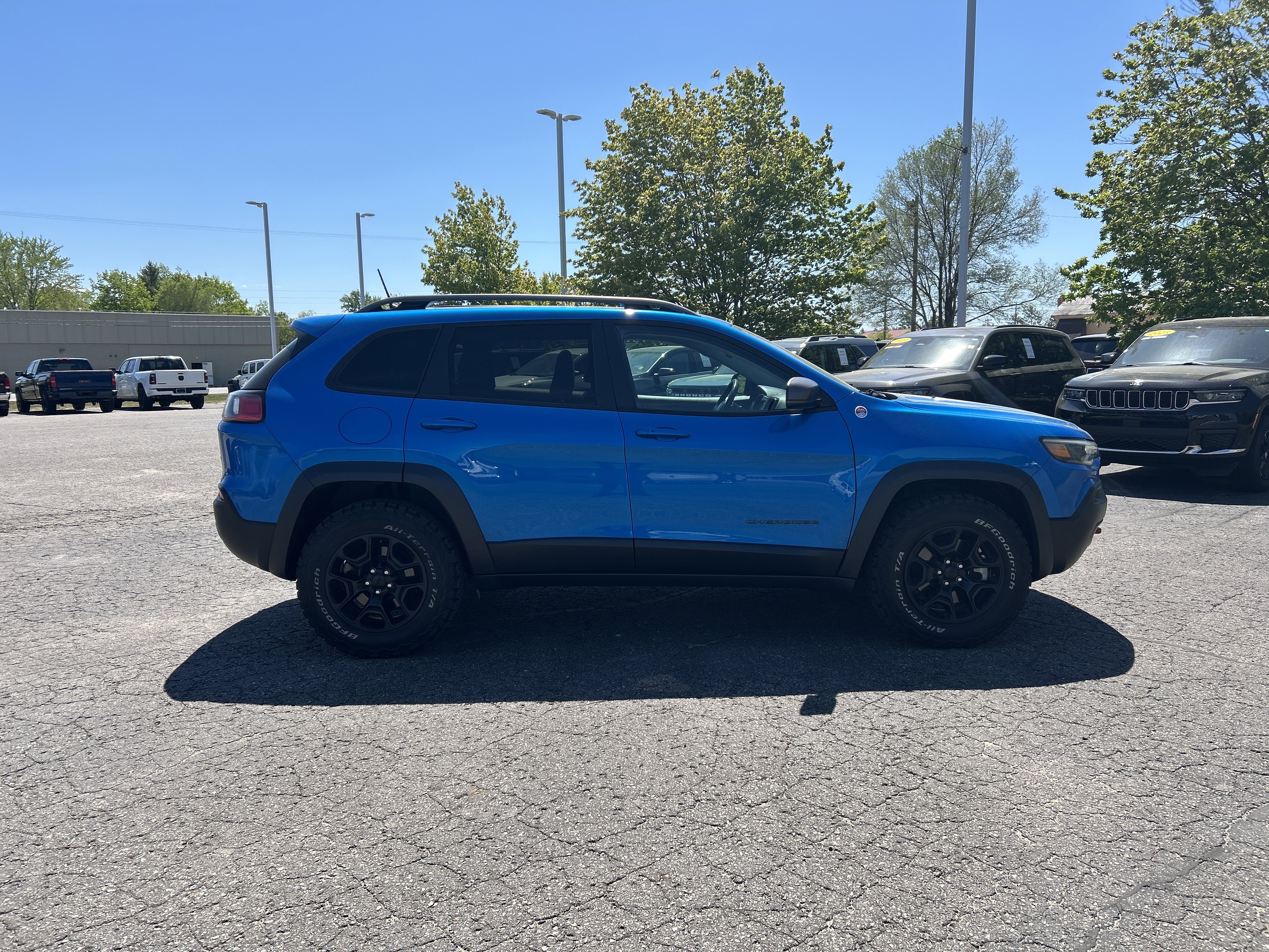 Used 2021 Jeep Cherokee Trailhawk w/ Sun, Sound & Nav Group AWD/4WD image 3