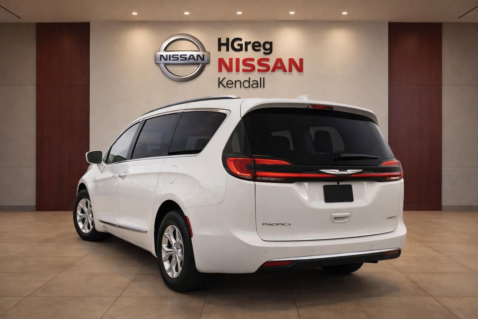 Used 2021 Chrysler Pacifica Limited w/ Premium & Safety Sphere Group image 4