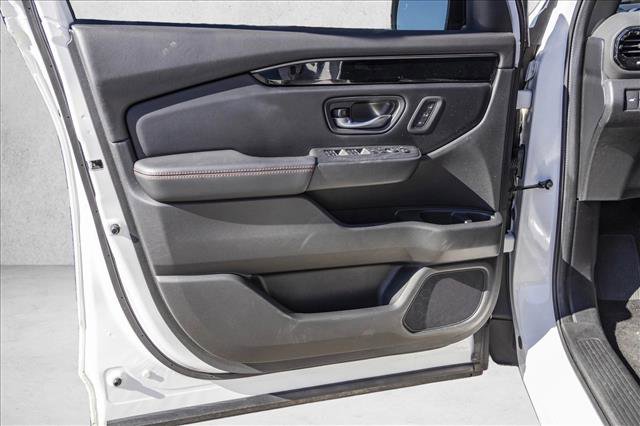 Used 2024 Honda Pilot TrailSport image 12