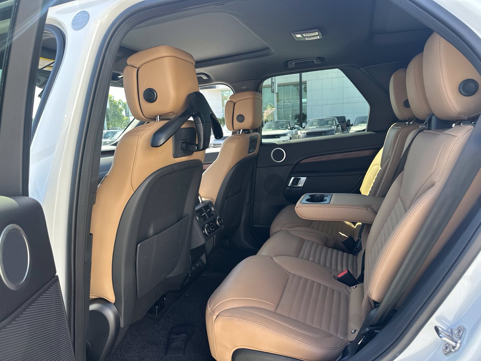 Certified 2026 Land Rover Discovery Dynamic SE AWD/4WD image 10