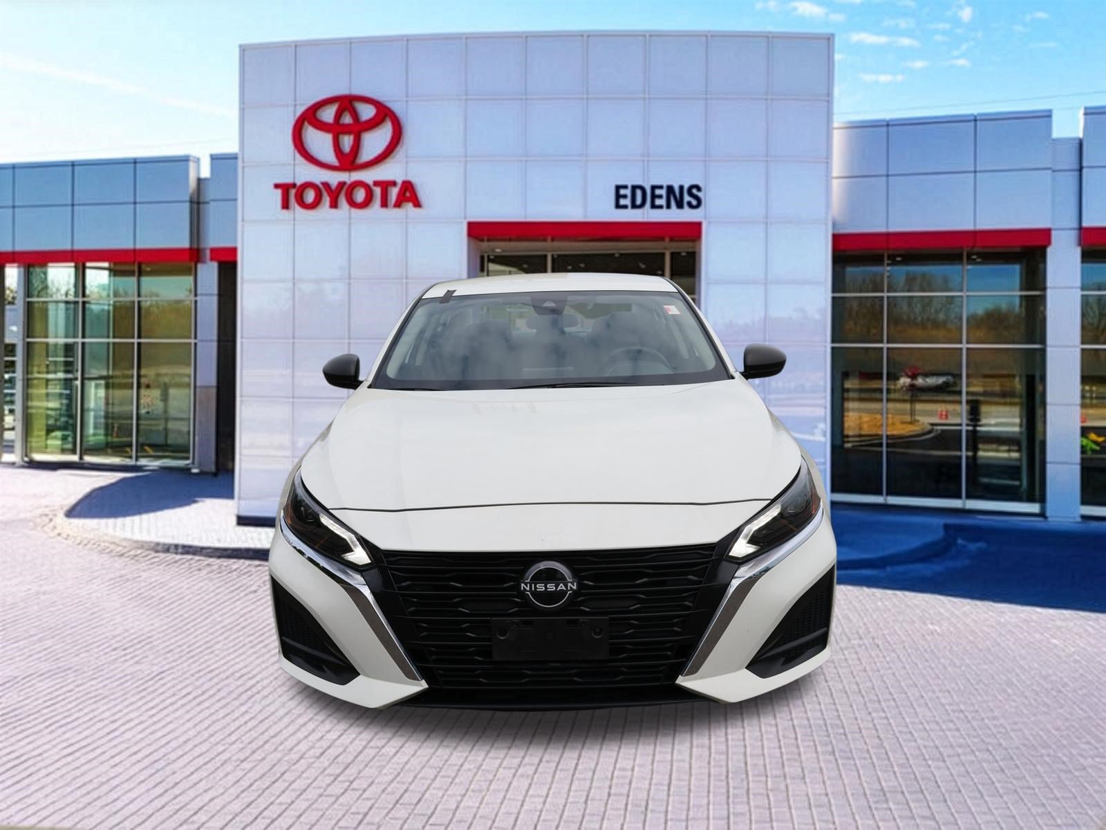 Used 2025 Nissan Altima 2.5 SV FWD image 11