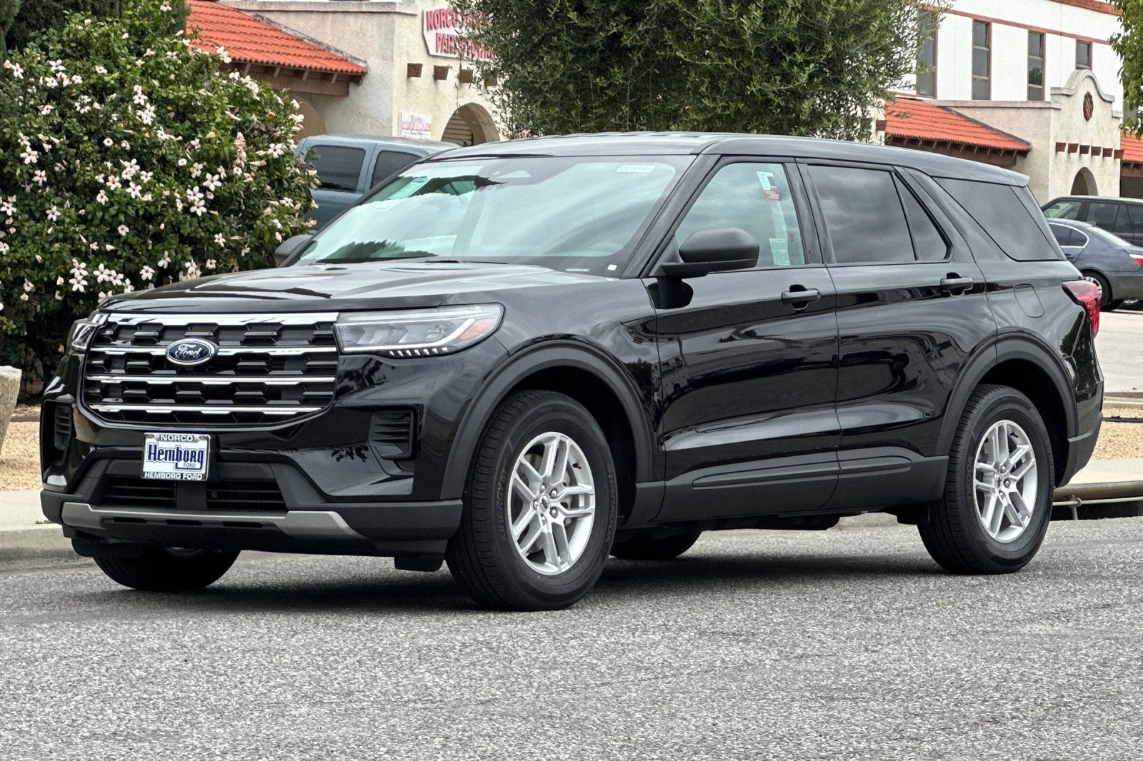 New 2026 Ford Explorer Active RWD image 8