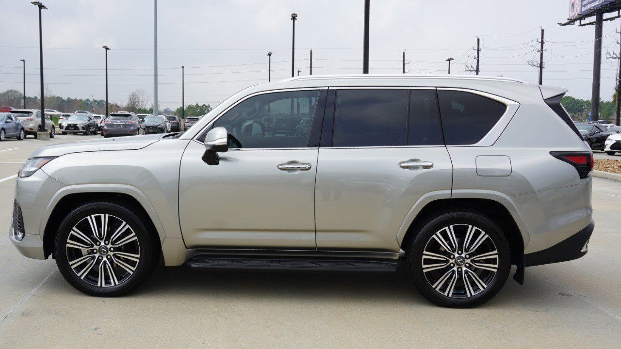 Used 2024 Lexus LX 600 4WD w/ Luxury Package image 5
