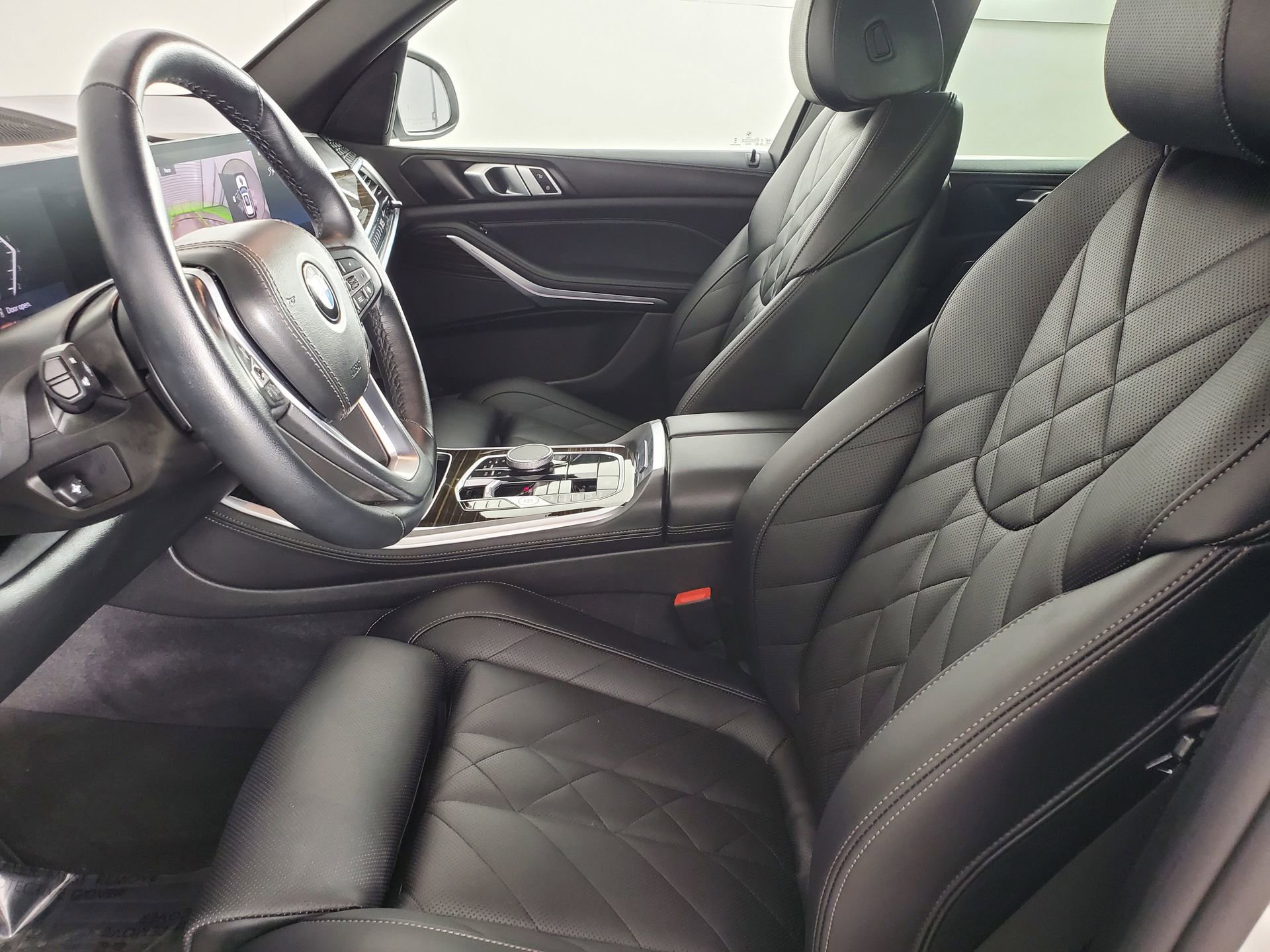 Used 2025 BMW X5 xDrive40i w/ Parking Assistance Package image 30