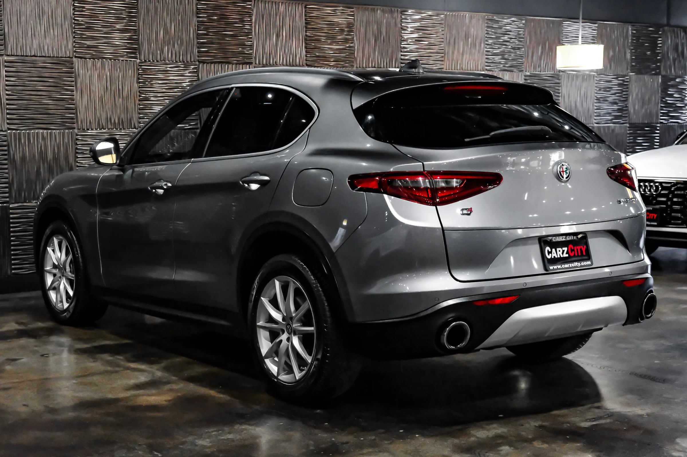 Used 2018 Alfa Romeo Stelvio Ti AWD/4WD image 11