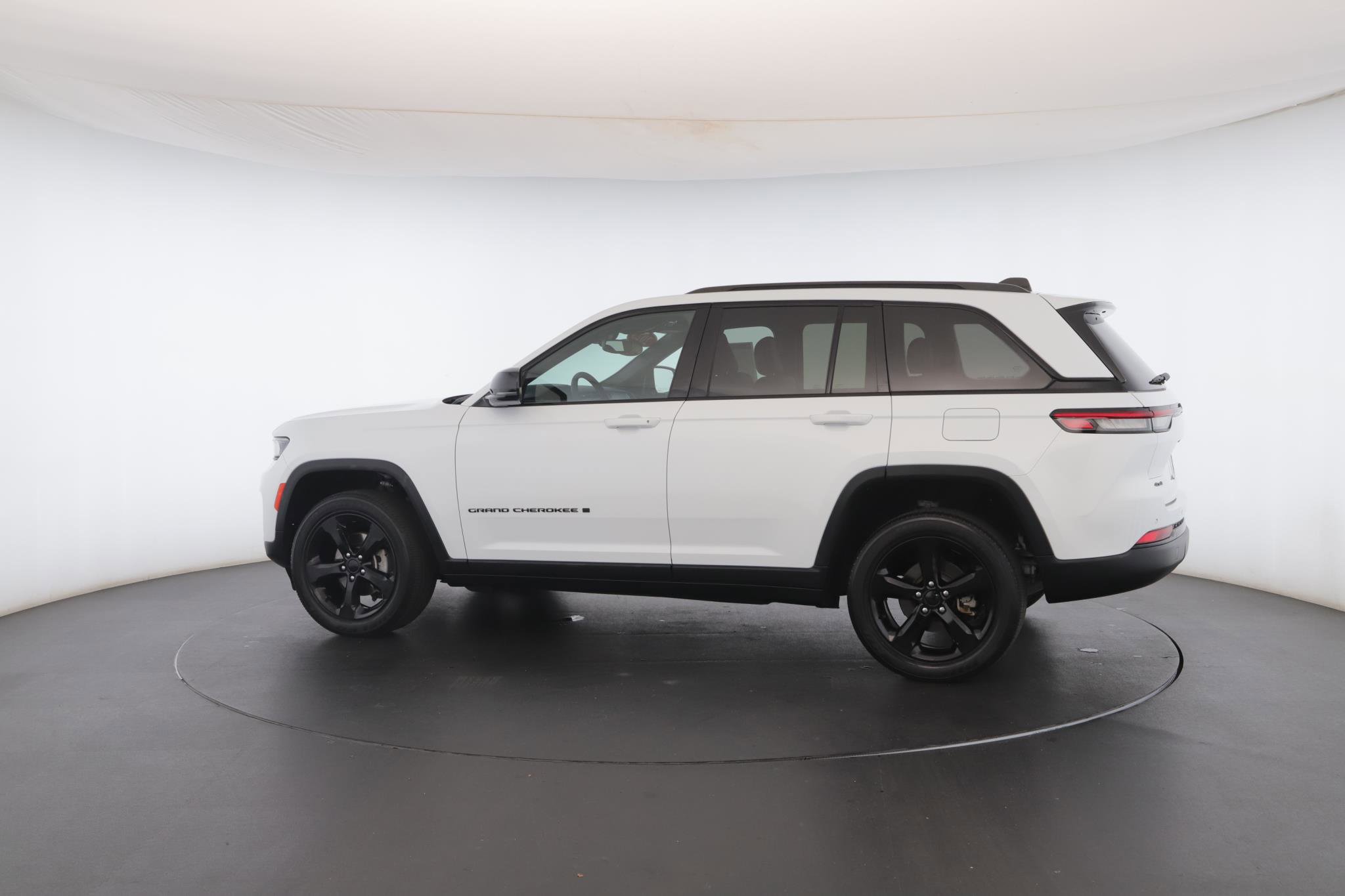 Used 2023 Jeep Grand Cherokee Altitude image 21