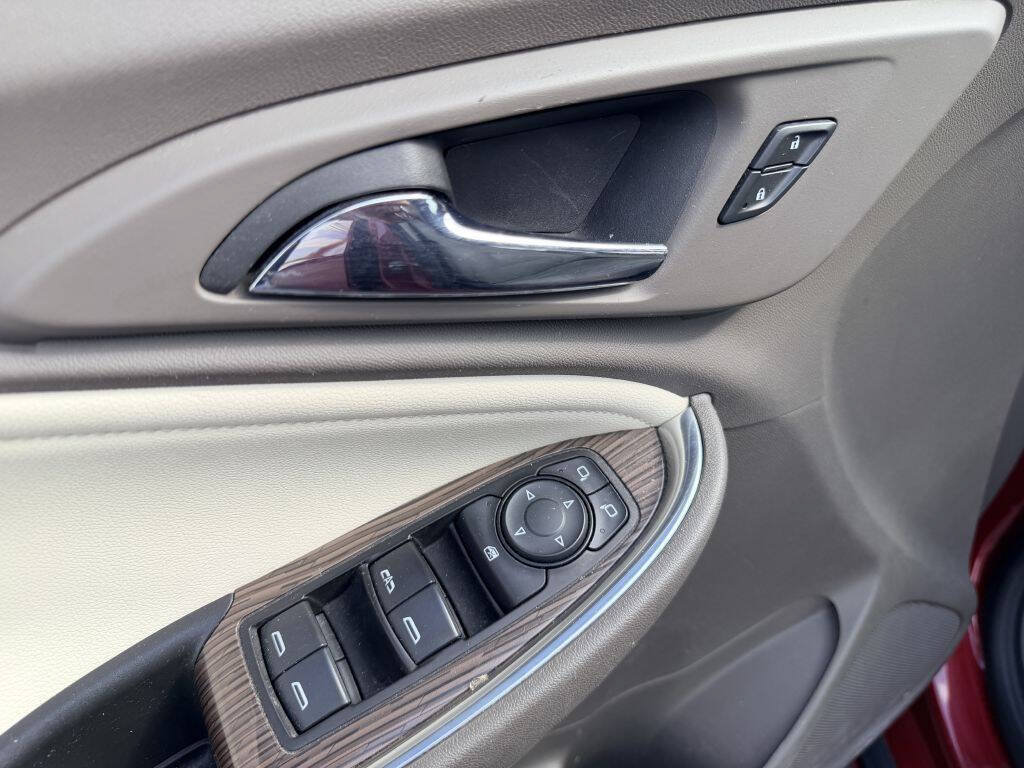 Used 2021 Chevrolet Malibu LT w/ Leather Package FWD image 7